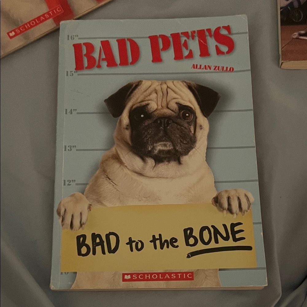 Scholastic Bad Pets: Bad to the Bone - Blue and Yellow Cover